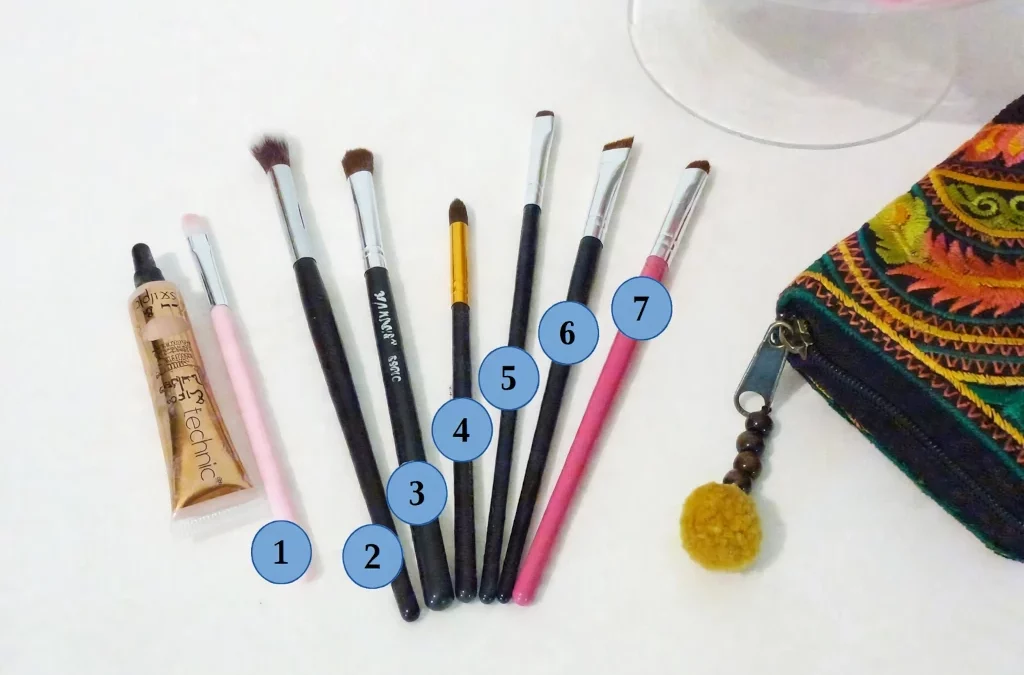Les 7 pinceaux essentiels pour réussir son maquillage des yeux
